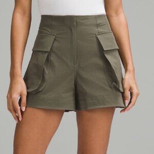 Lululemon Relaxed Fit Super High Rise Cargo Shorts Army Green Size 12 NWT